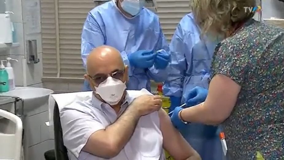 Raed Arafat is megkapta a koronavírus elleni vakcina első adagját (VIDEÓ)