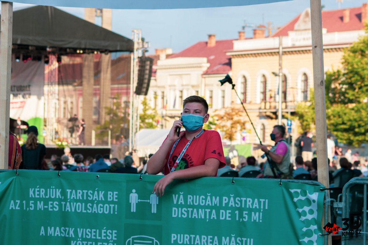 Felnőtt az erdélyi magyar ifjúság a vírushelyzet szülte nehéz feladatokhoz