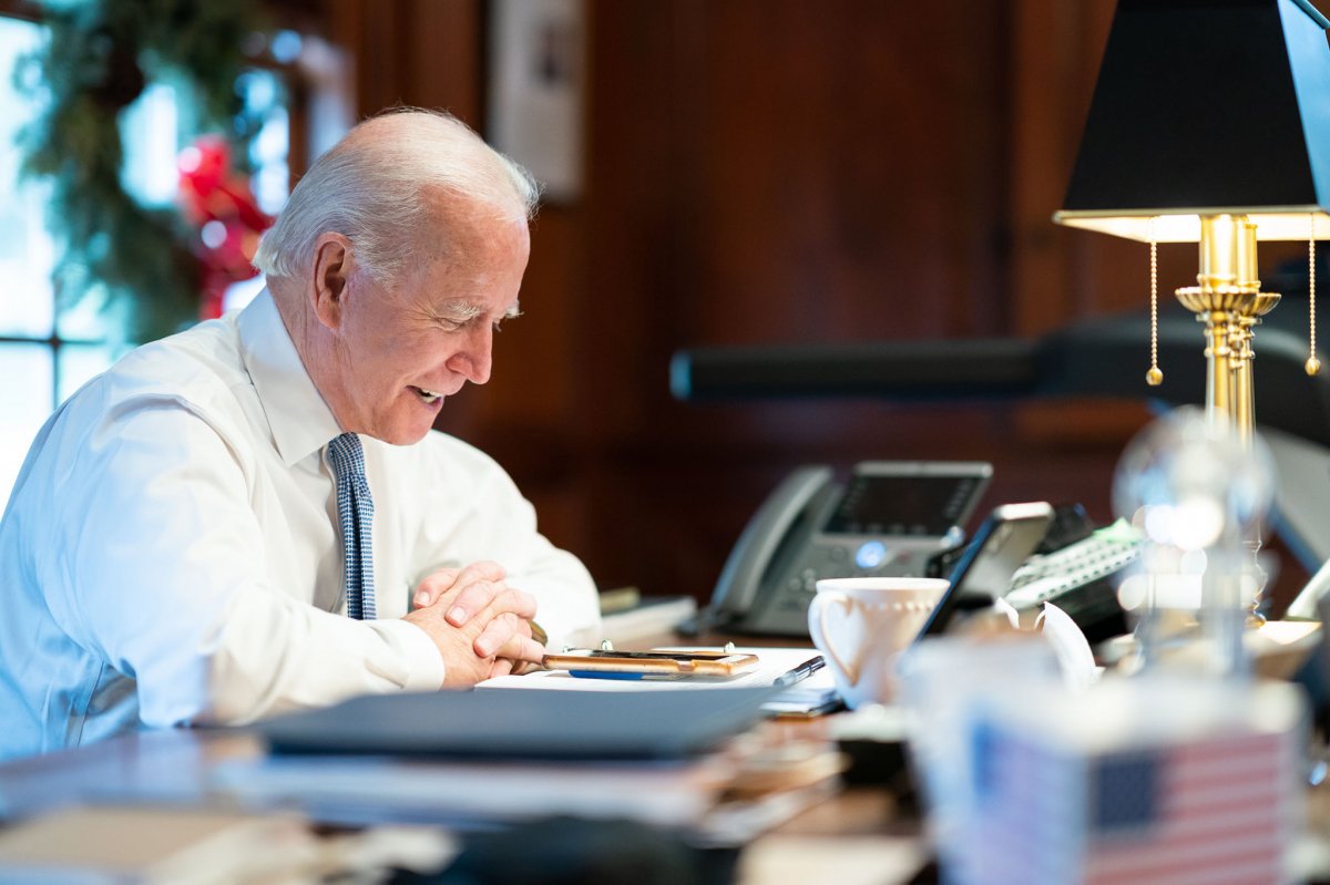 Telefonon beszélgetett Biden és Putyin: aggályos kérdésekről is szó esett