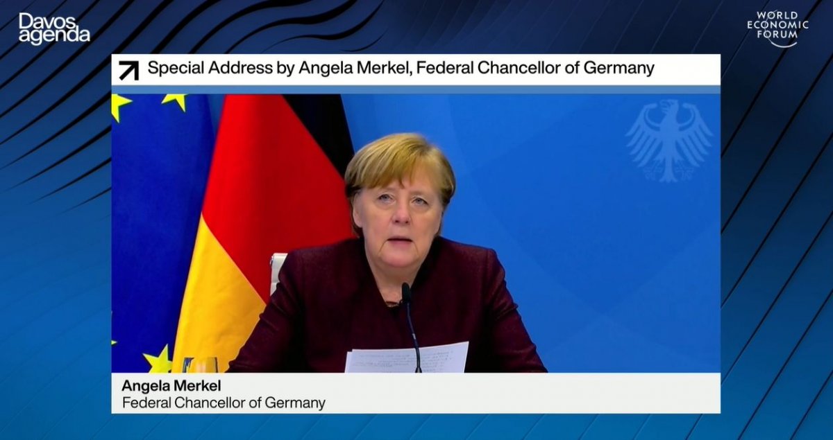 Merkel az online davosi fórumon: tisztázni kell az egymás ügyeibe avatkozás fogalmát