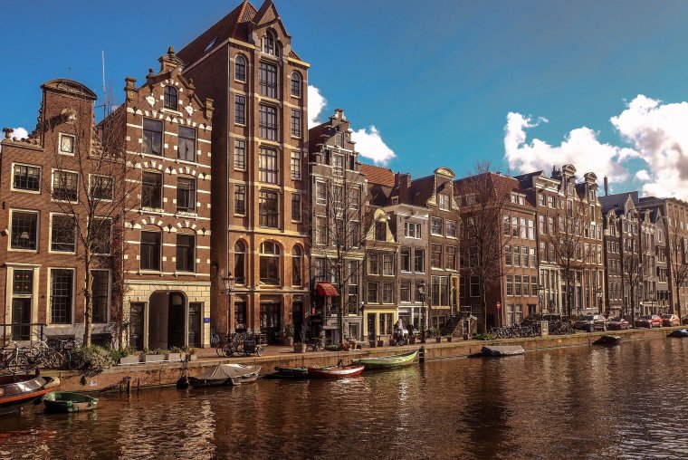 A holland vendéglátóipari szövetség bepereli az államot a lezárások miatt