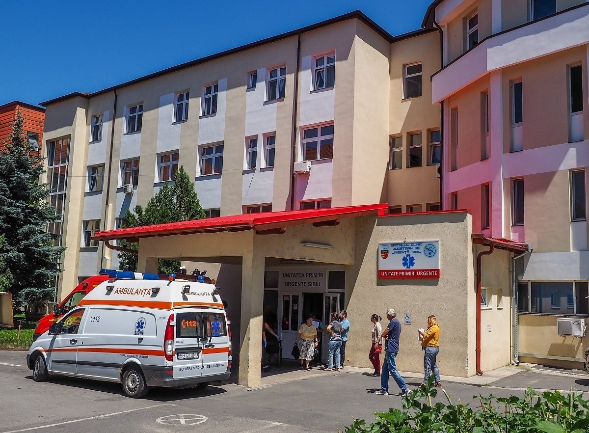 „Félnek a kórháztól, inkább otthon meghalnak a betegek” – állítja a Szeben megyei tanácselnök