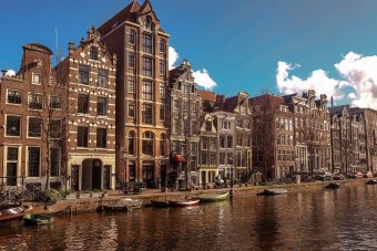 Enyhítettek a korlátozásokon Hollandiában: nyitnak a kávézók, éttermek, mozik, múzeumok, stadionok, de kell a zöldigazolás