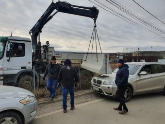Erődemonstrációt tartottak a tömbházépítők és a tiltakozók Koronkán – Nehezen, de közbelépett a rendőrség (VIDEÓVAL)