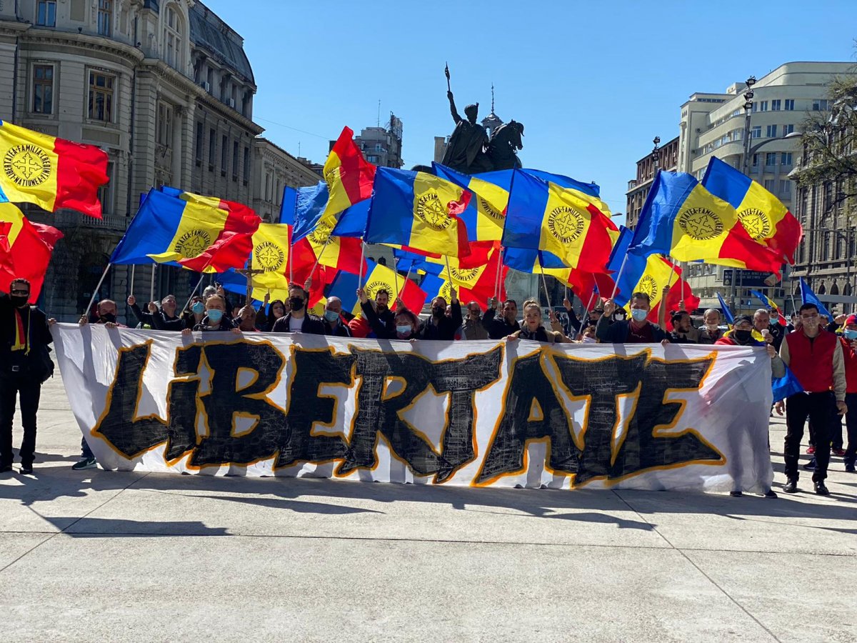 Ismét utcára vonultak Bukarestben a járványügyi korlátozások miatt