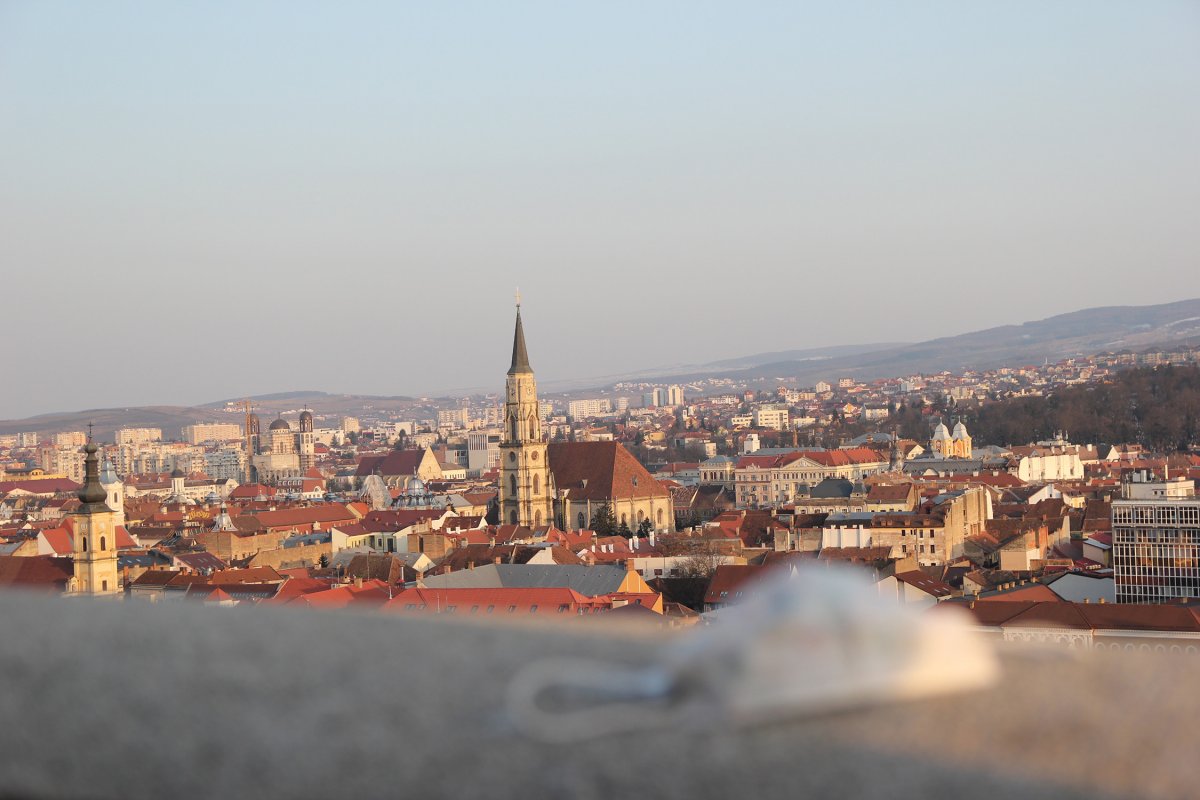 Újabb fertőzöttségi szintet lépett Kolozsvár, de csütörtökön még nem jönnek szigorúbb korlátozások