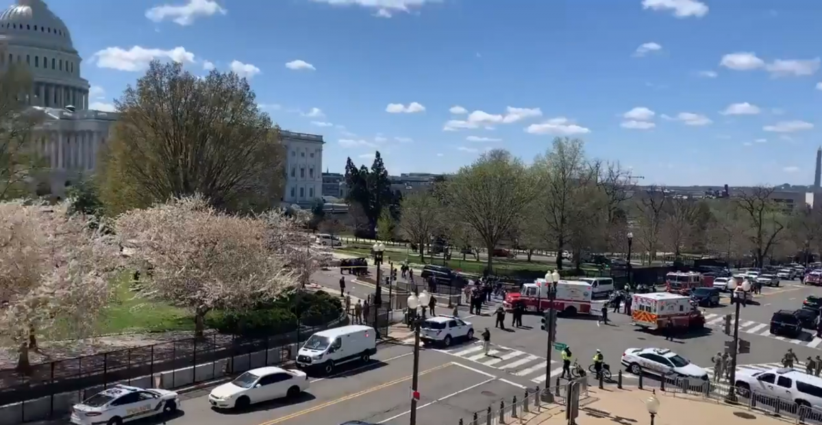 Elgázolt két rendőrt egy autós, lezárták a Capitolium környékét Washingtonban