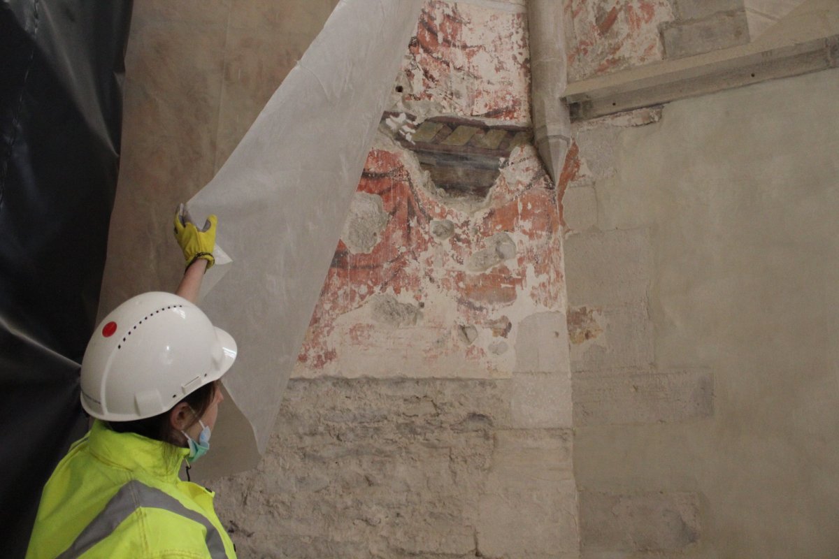 Felfedik a kolozsvári Szent Mihály-templom „titkait” – A szentélyben folytatódik a főtéri műemlék épület felújítása