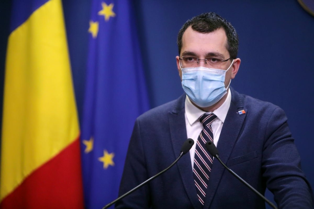 Az egészségügyi miniszter háromszor akkora bírságot kapott a maszkviselet elmulasztásáért, mint a munkaügyi