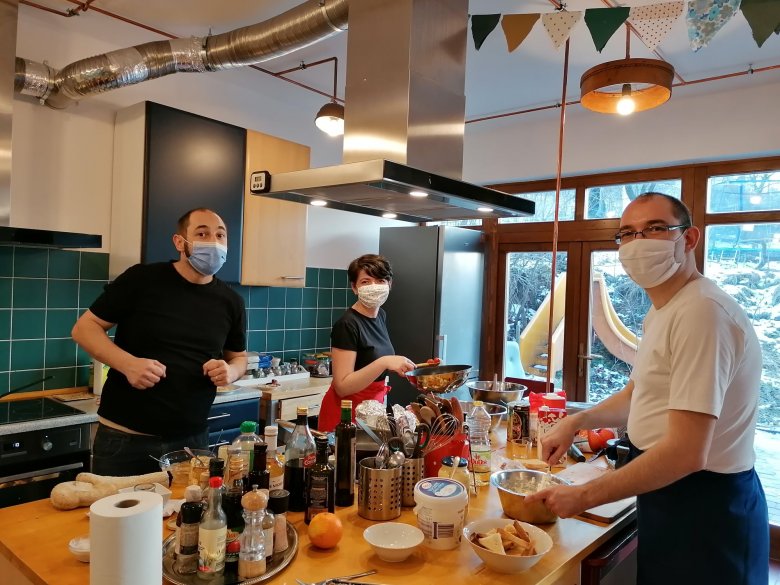 Örömfőzés és konyhaismeret: kíváncsi és ételszerető embereket szólítanak meg a kolozsvári főzőműhelyek