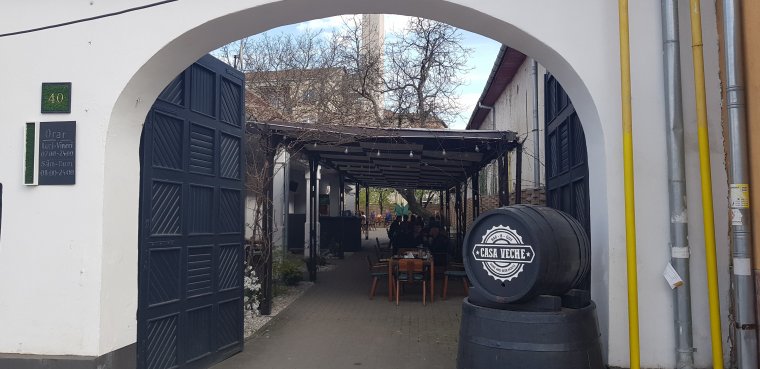 Omlós sertésoldalas nagyenyedi módra: a dél-erdélyi városka régi varázsát idézi fel étteremmustránk új állomása