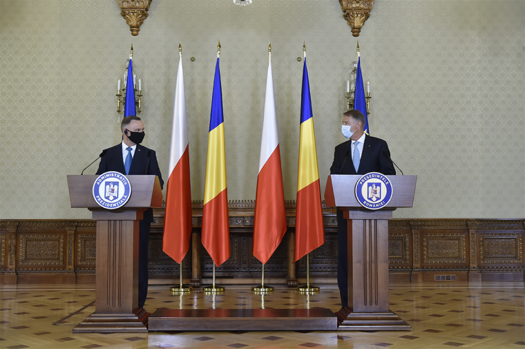 Iohannis és a Bukarestbe látogató lengyel államfő egyetért a NATO elrettentő szerepének erősítésében