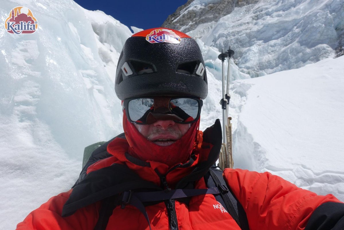 A halálzóna kapujában: a váradi Varga Csaba egy hét múlva indulhat a „tiszta” csúcstámadásra az Everesten