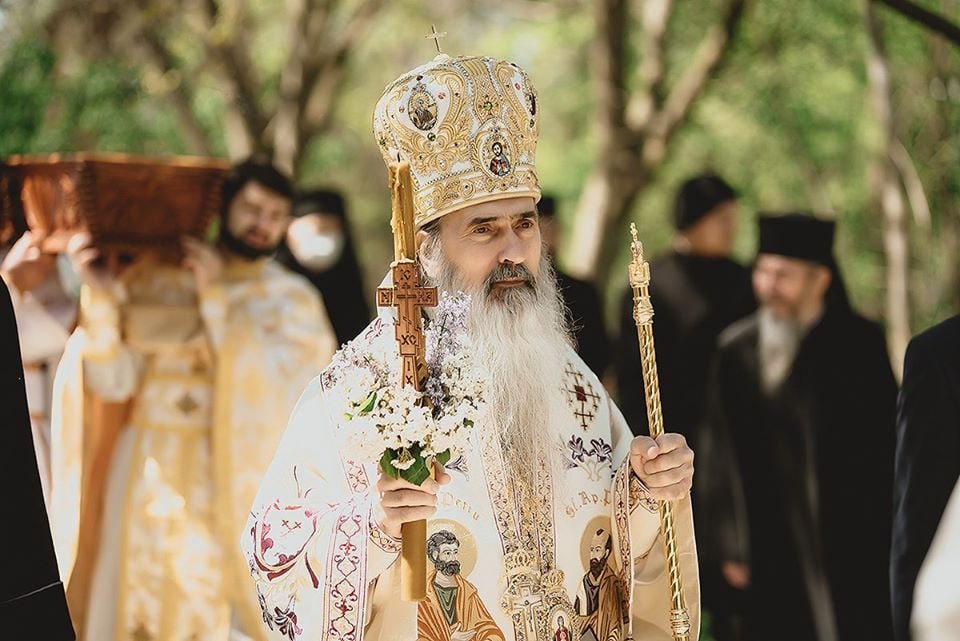 Karantén helyett istentiszteletet tartott és ünnepelt, kétszer is megbírságolták a konstancai ortodox érseket