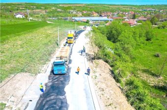 Több mint féléves szünet után folytatódnak az útépítési munkálatok Erdély látványos hegyi útján