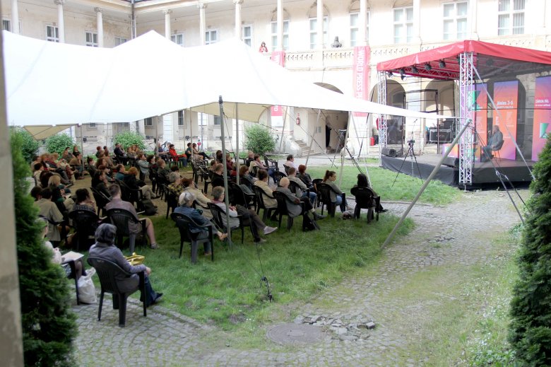 Neves szerzők, közel 60 meghívott a csütörtökön kezdődő Kolozsvári Ünnepi Könyvhéten