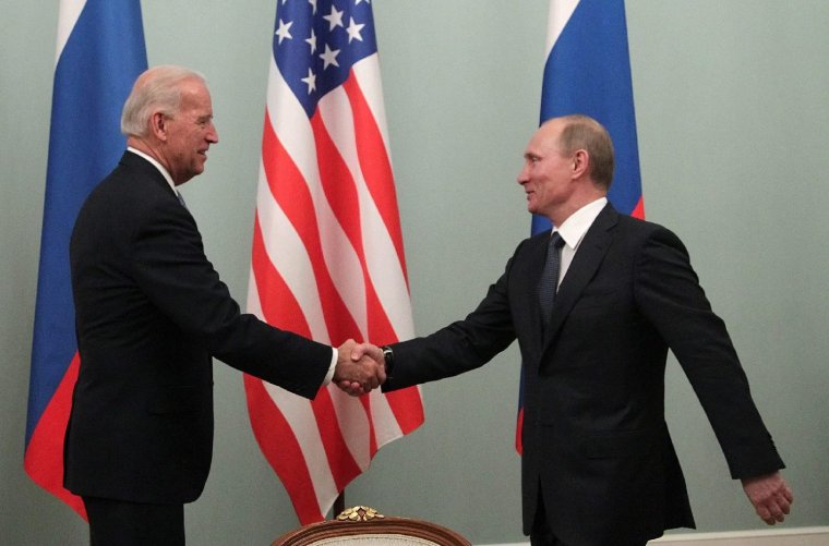 Diplomáciai megoldás? Biden beleegyezett abba, hogy tárgyalóasztalhoz üljön Putyinnal