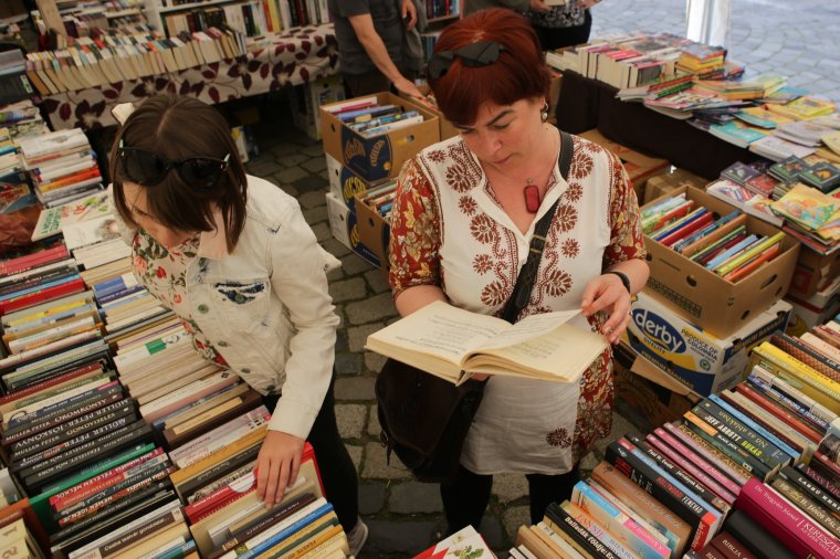 Pazar könyves kínálat a kincses városban: regisztrációval lehet részt venni a jubileumi Kolozsvári Ünnepi Könyvhéten