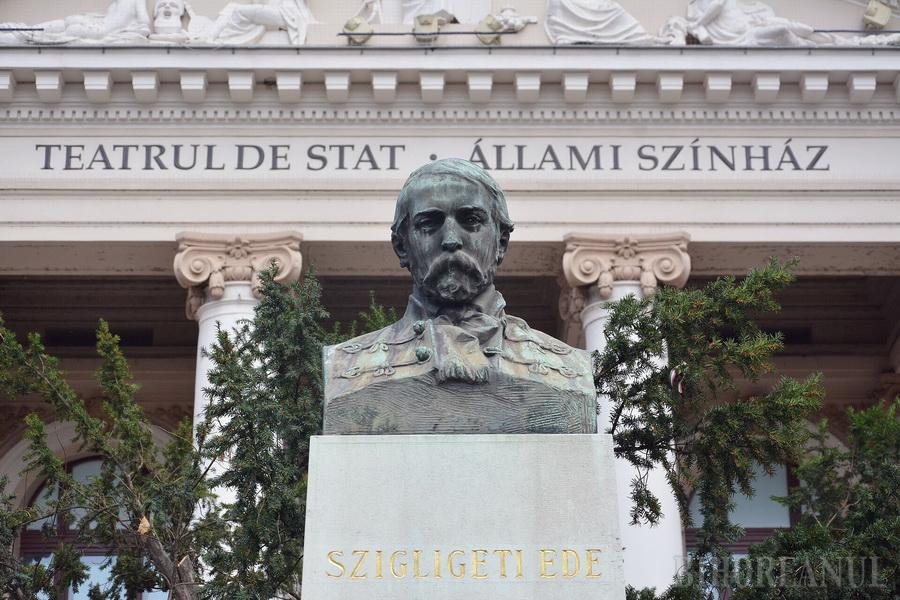 Bár a színház önállóságát megszüntetnék, Szigligeti Ede szobrát felújítják Nagyváradon