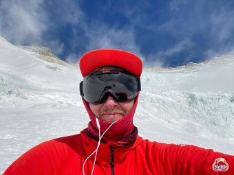 Elindult a csúcs meghódítására Varga Csaba nagyváradi hegymászó