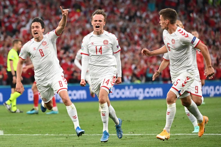 EURO-2020 – Továbbjutást ért a gólzáporos dán siker, már 11 csapat nyolcaddöntőssé vált