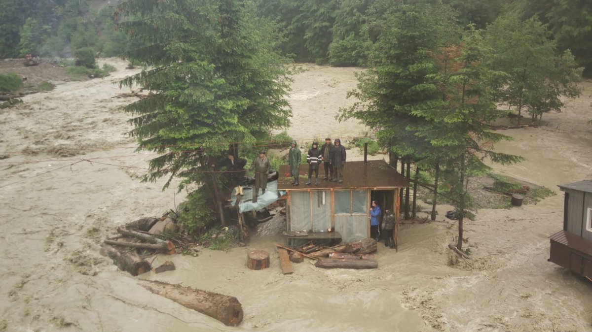 A kormányfő az áradás sújtotta térségek felkeresésére szólította a prefektusokat
