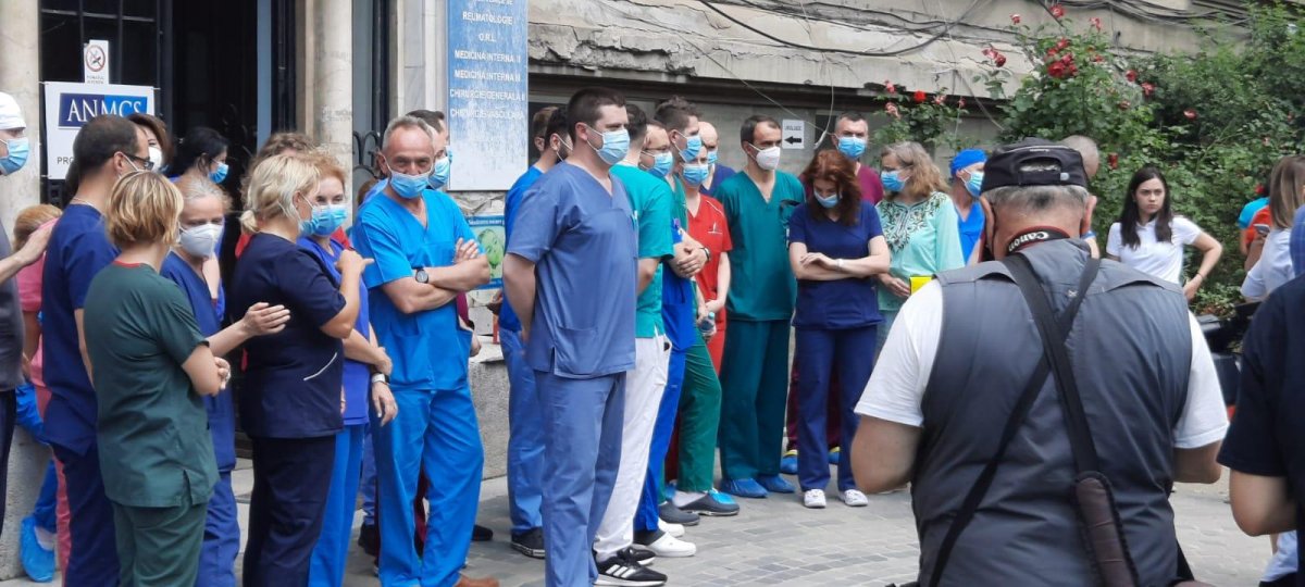 Az egészségügyi miniszter és a beolvasztás ellen tiltakoztak a kolozsvári urológiai intézet munkatársai