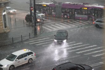 Kedd estig Erdélyben is esőzések, viharok várhatók