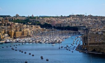 Csak koronavírus ellen beoltottakat fogad Málta a jövő héttől