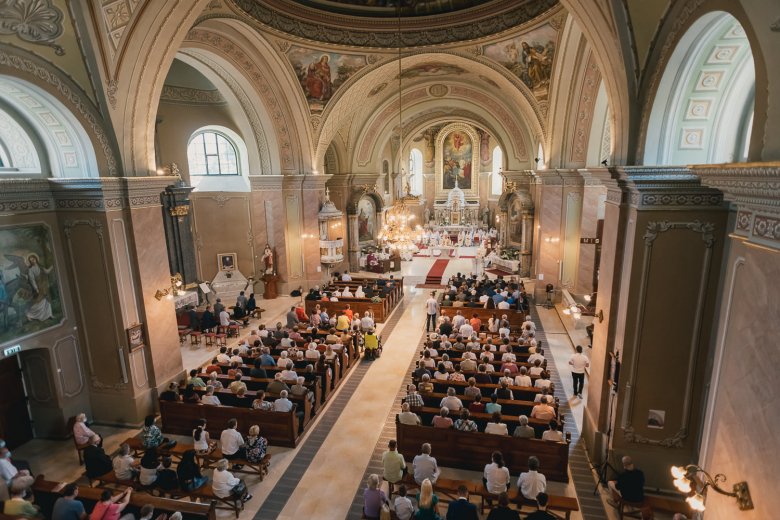 Nem mondani le a szent időről: Szatmárnémetiben megáldották a felújított katolikus székesegyházat