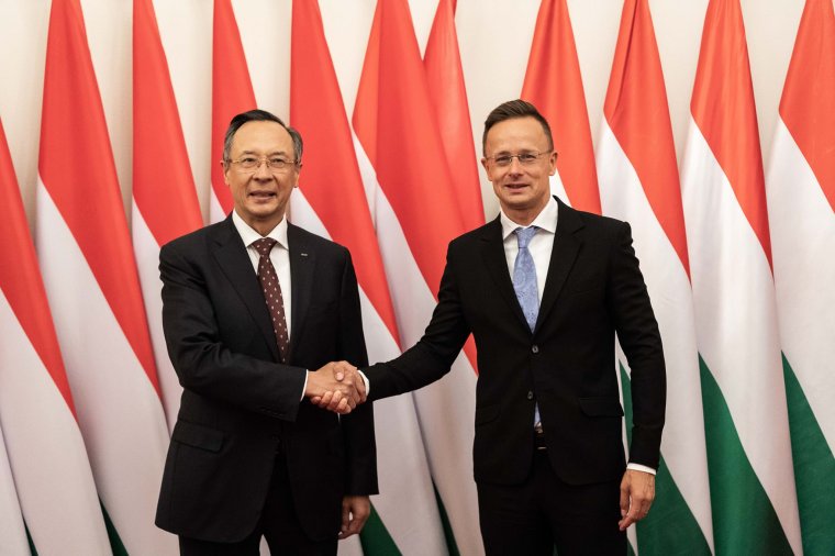 Szijjártó: a határon túli magyarok támogatásának a külpolitika mindenkori fókuszában kell lennie
