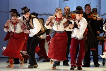Körúton a táncos-zenei antológiák: Erdélyben is fellép a hetvenéves Magyar Állami Népi Együttes