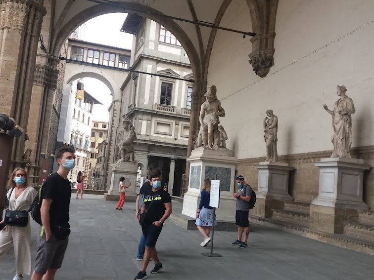 Olaszország önmaga maradt, de nem felejti a tavalyi tragédiát és a turistákat is emlékezteti rá