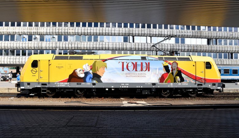 Erdélyben is közlekedik a Toldi animációs filmet népszerűsítő mozdony