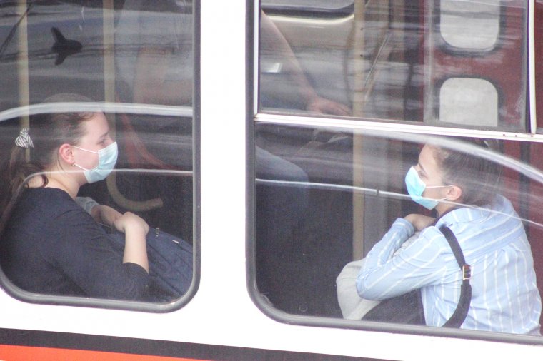 Olaszországban továbbra is maszkot kell viselni a tömegközlekedési eszközökön, de megszűnik az oltási kötelezettség