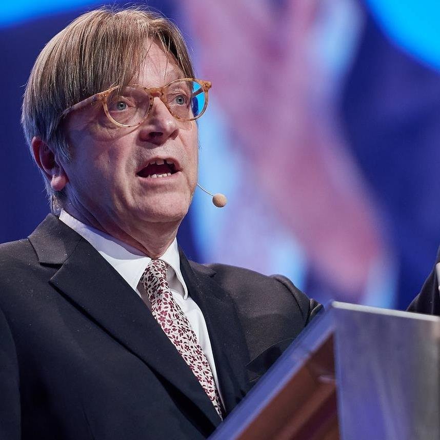 Megszavazták a rágalmazással vádolt belga képviselő, Guy Verhofstadt mentelmi jogának fenntartását