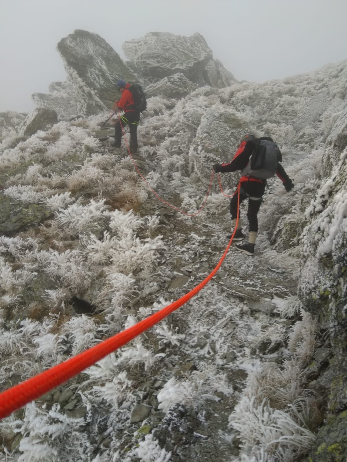 Felkészületlenül a hegyekben: amerikai turistát kellett kimenekíteni a Fogarasi-havasokban