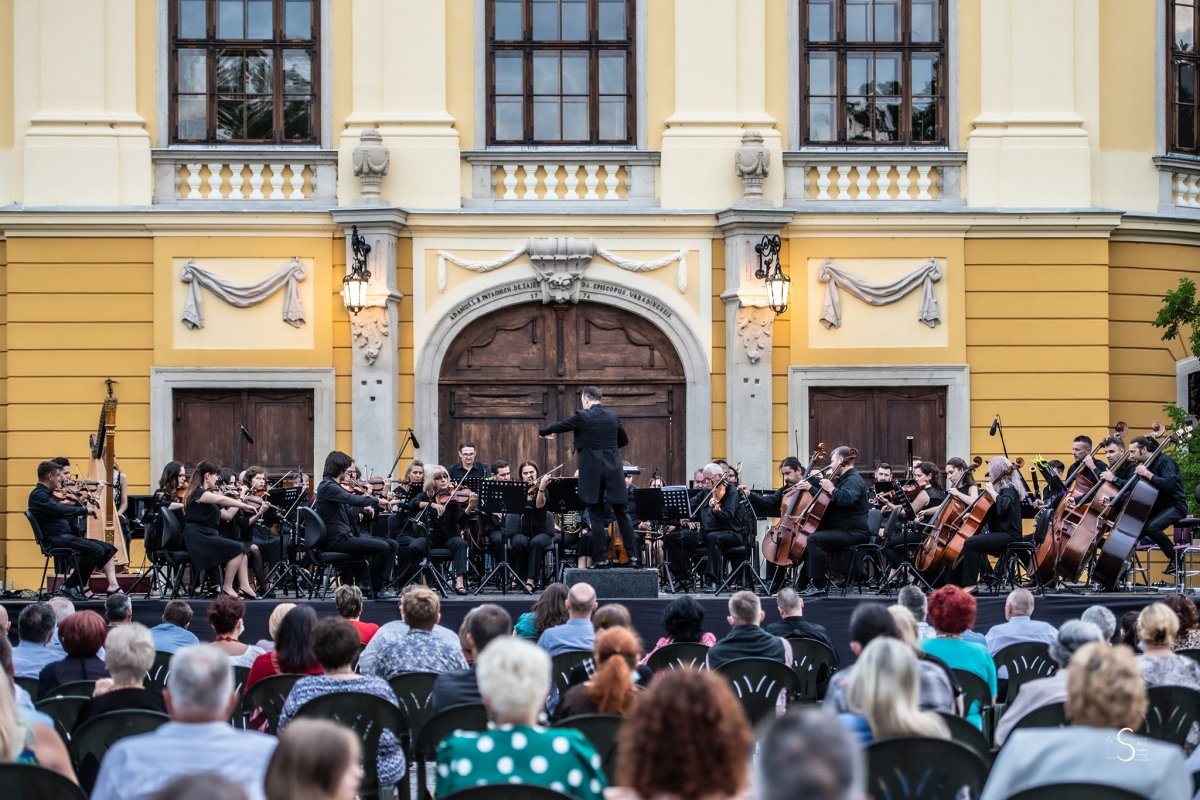 Hazai karmesterek és szólisták az új idényben: Nagy Kálmán, a nagyváradi filharmónia koncertmestere az évad kínálatáról