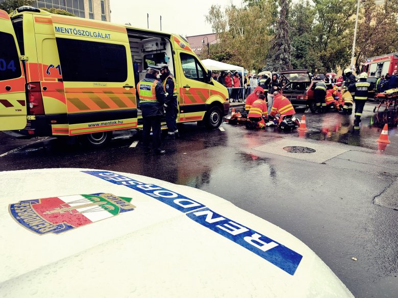 Teherautóba rohant egy román kisbusz, öten meghaltak a súlyos balesetben Magyarországon