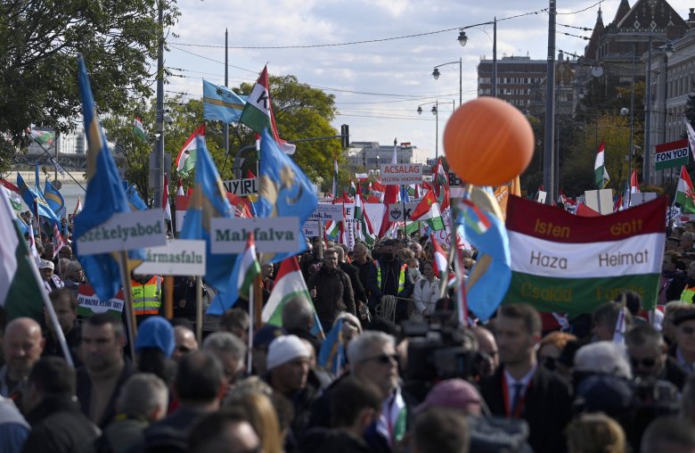 „Stop Gyurcsány!” – Sok erdélyi magyar is részt vett a budapesti Békemeneten