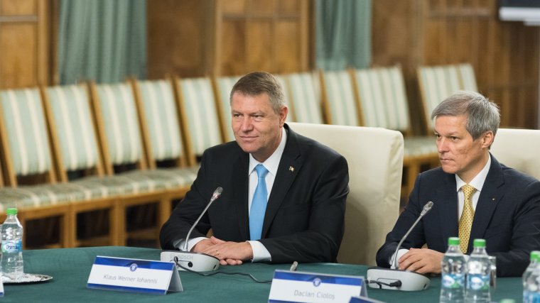 Dacian Cioloșt bízta meg kormányalakítással Klaus Iohannis