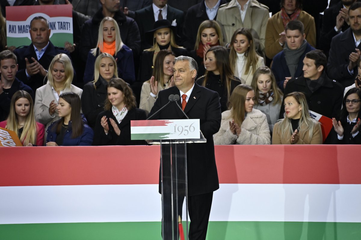 Orbán: Brüsszelnek fel kellene függesztenie a tagállamok területi és nemzeti integritását aláásó eljárásokat