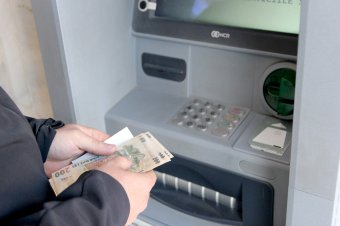Hiányzik a pénzügyi tudatosság Romániában: az ismeretlentől való félelem miatt a legtöbben bankban őrzik megtakarításaikat