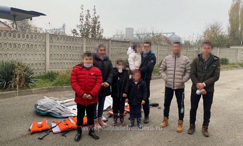 A Dunán, motorcsónakkal szökött át Romániába egy négygyerekes afgán család