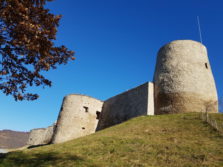 Turistákra vár Sebesvár felújított vára – Idegenforgalmi látványosság lehetne Kalotaszeg újjávarázsolt középkori erődítménye