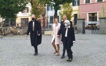 Bepanaszolta a maszk nélkül sétáló Klaus Iohannist egy szebeni polgár