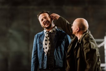 A boldogságkeresés és a színház himnusza – Molière „intrikus komédiáját” mutatja be a Marosvásárhelyi Nemzeti Színház