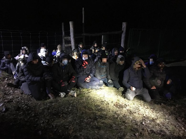 Három román embercsempészt fogtak el a magyar rendőrök Csongrád megyében