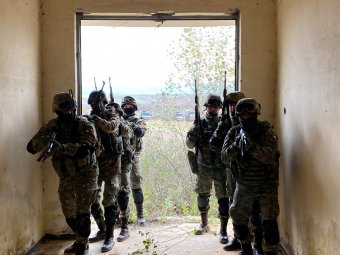 „Meghódította” a románokat a hadsereg – Az akadémiában inkább bíznak, mint az ortodox egyházban