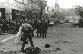 Ballai Zoltánra, az 1989-es események kolozsvári hősi halottjára emlékeznek
